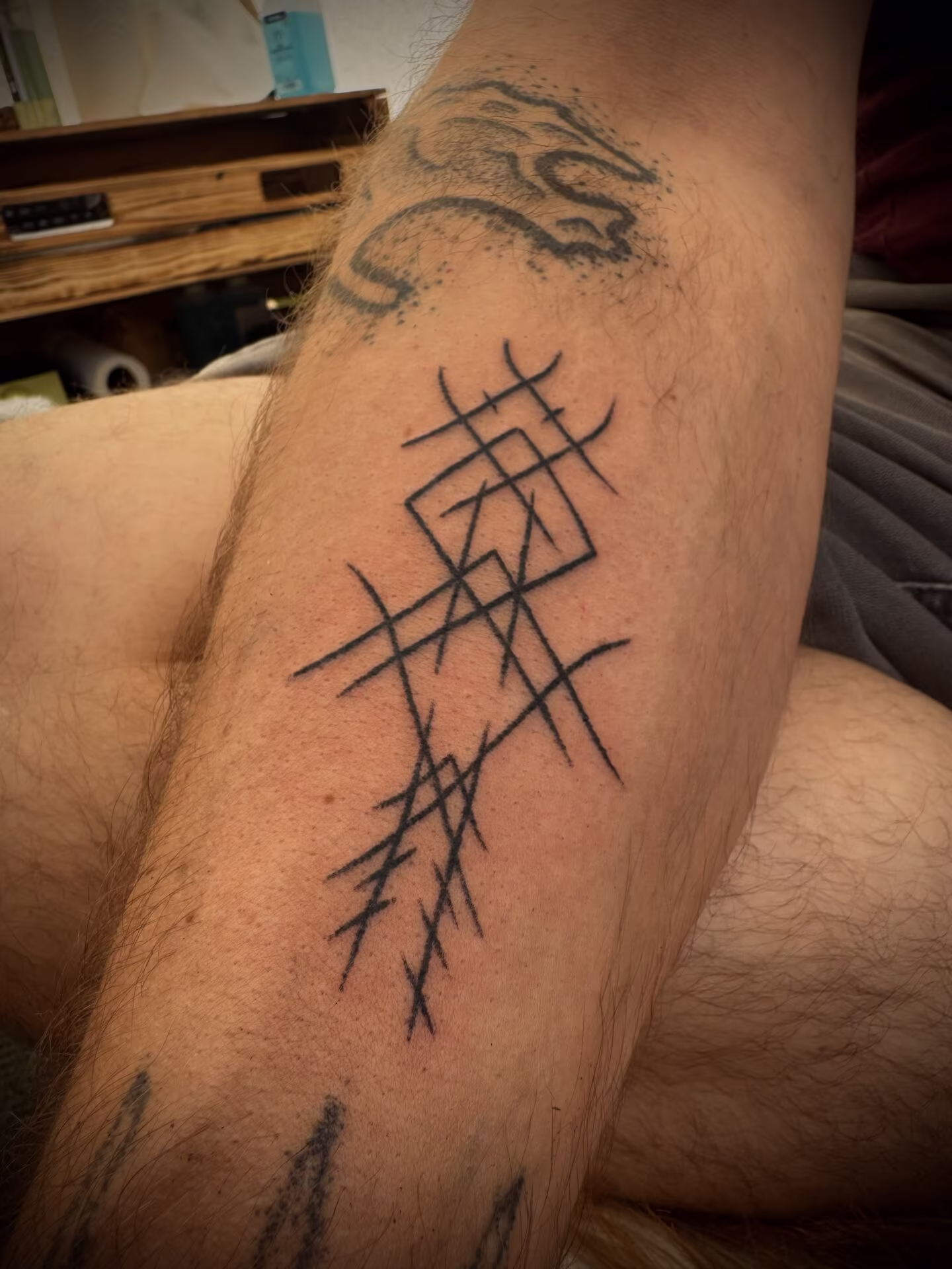 Atmosphäre Handpoke – Einblick in die Arbeit von Ancient Pain Tattoo Marburg (659)