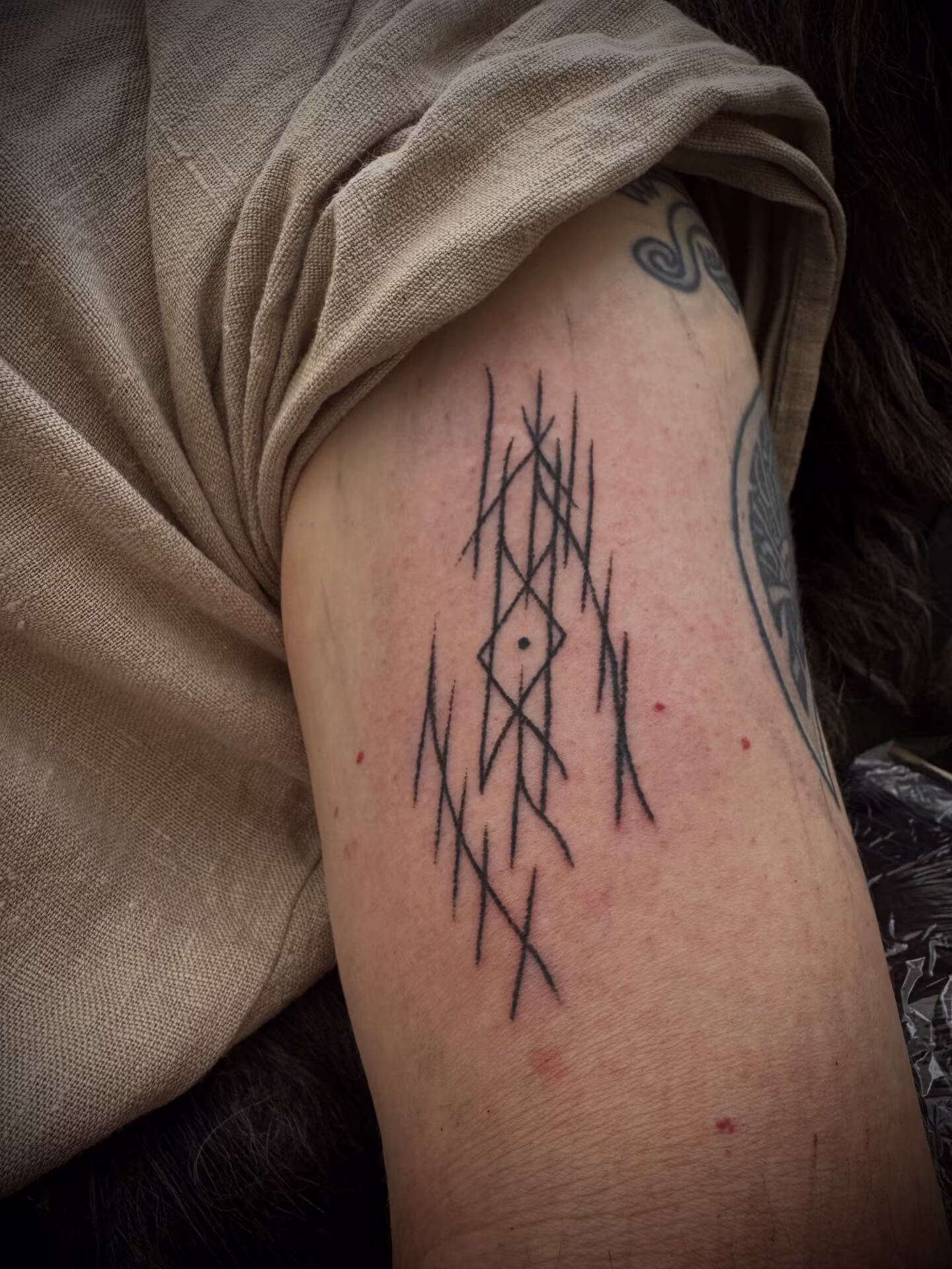 Handwerk Marburg – Einblick in die Arbeit von Ancient Pain Tattoo Marburg (667)
