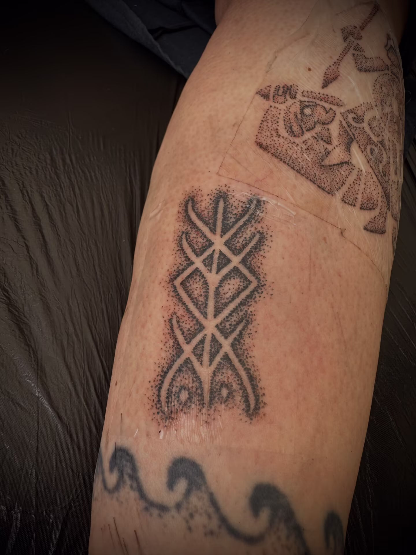 Kunst Handpoke – Einblick in die Arbeit von Ancient Pain Tattoo Marburg (658)