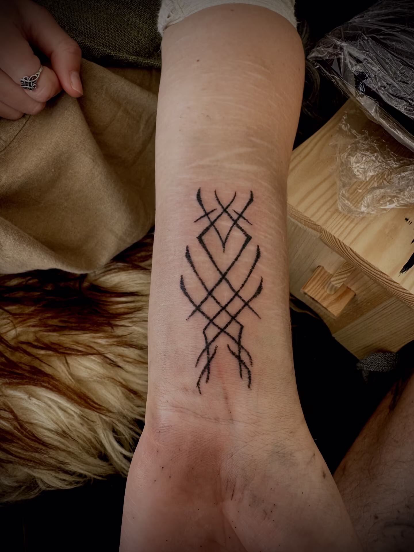 Design nordisch – Einblick in die Arbeit von Ancient Pain Tattoo Marburg (643)