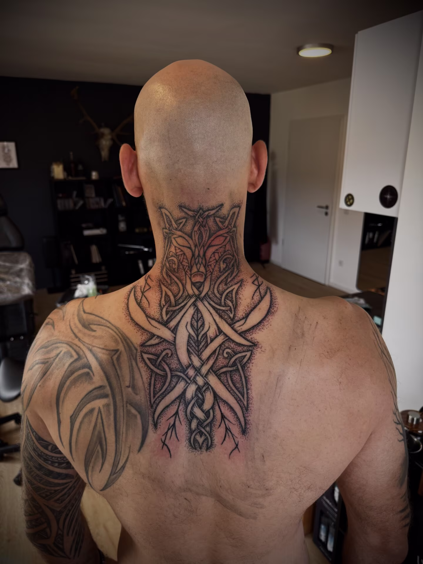 Design nordisch – Einblick in die Arbeit von Ancient Pain Tattoo Marburg (639)