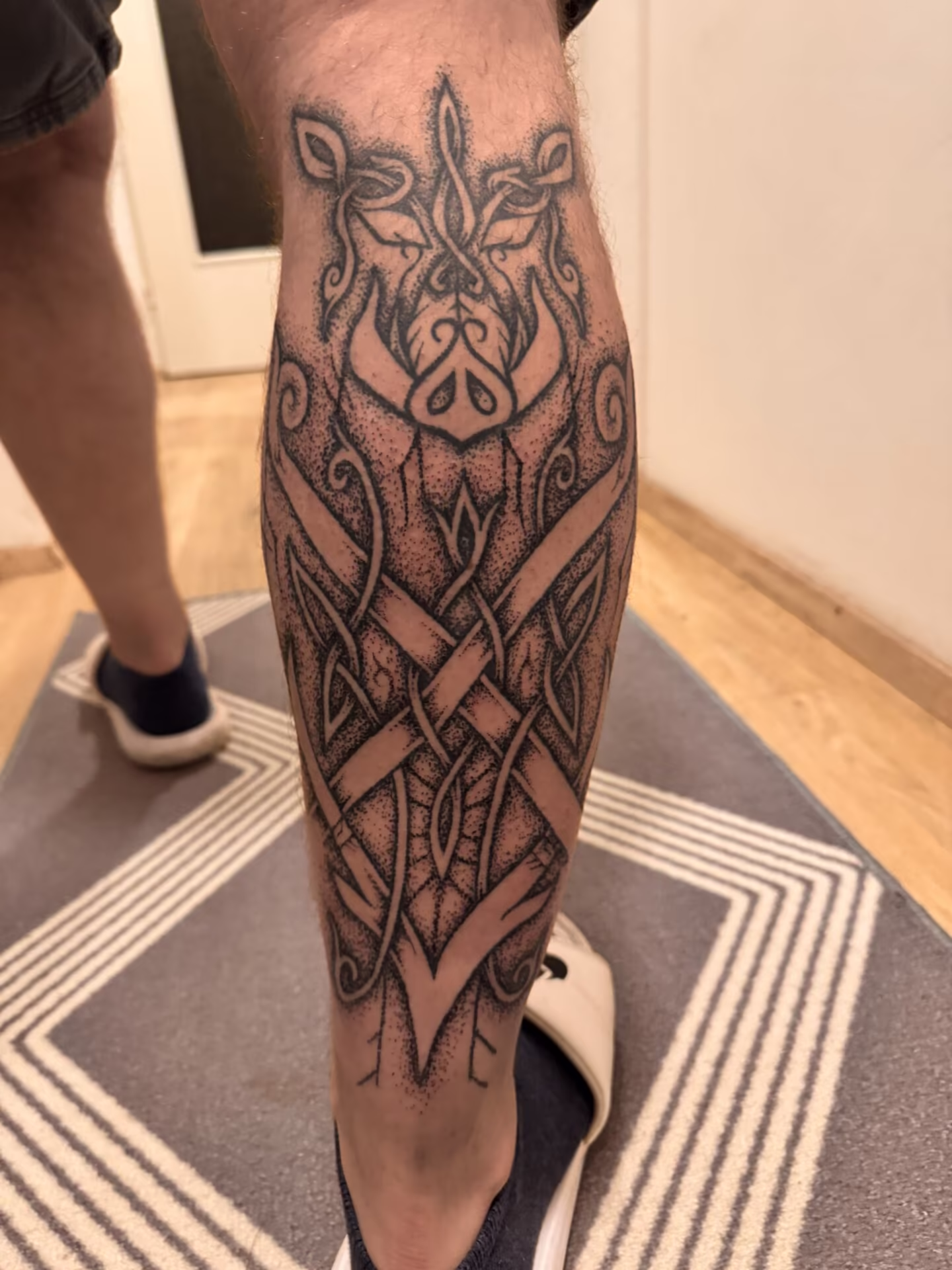 Atmosphäre Marburg – Einblick in die Arbeit von Ancient Pain Tattoo Marburg (1001)