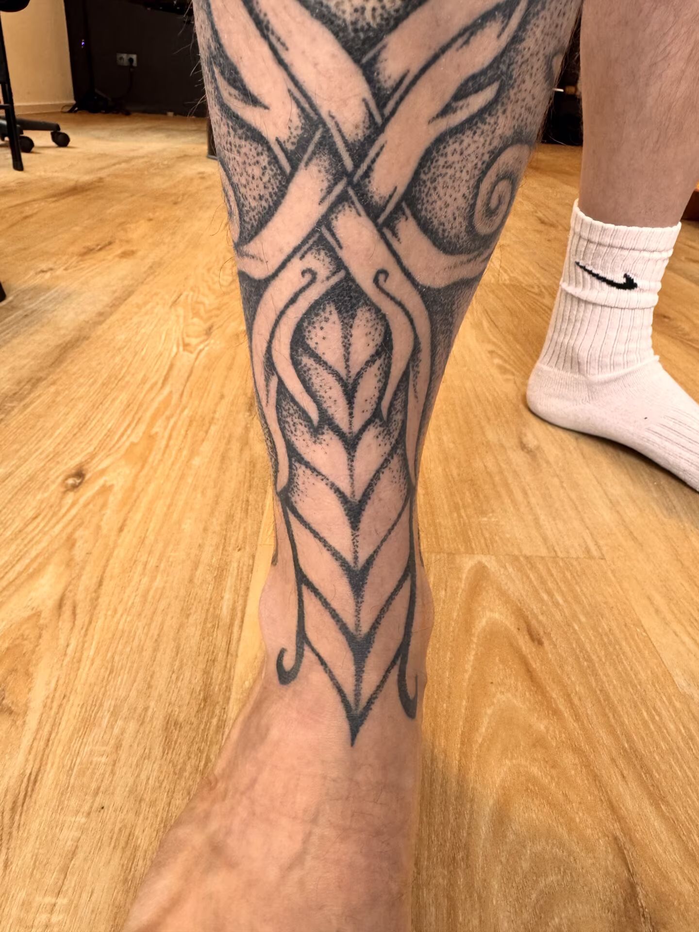 Handwerk nordisch – Einblick in die Arbeit von Ancient Pain Tattoo Marburg (991)
